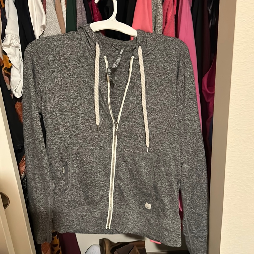 Vuori Halo Performance Hoodie in grey